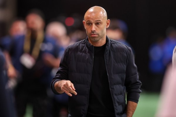 苏亚雷斯被禁赛！马斯切拉诺：收受判罚，但但愿扫数球队一视同仁